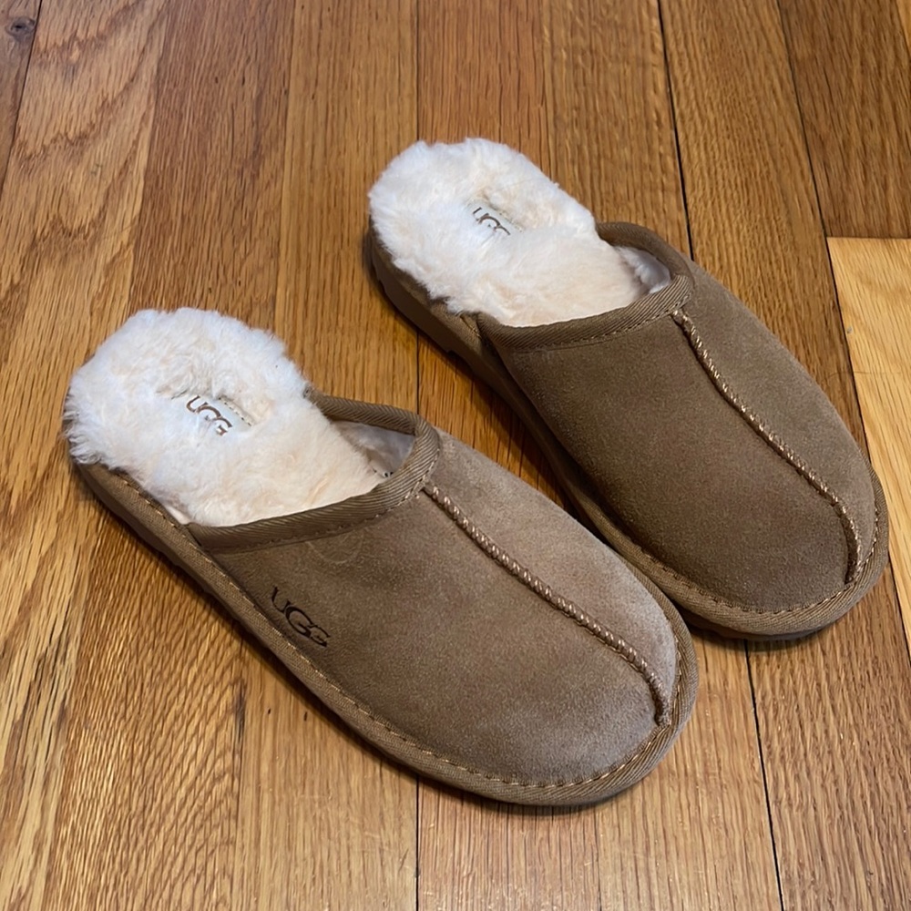 New without box - Ugg Keenan slip on